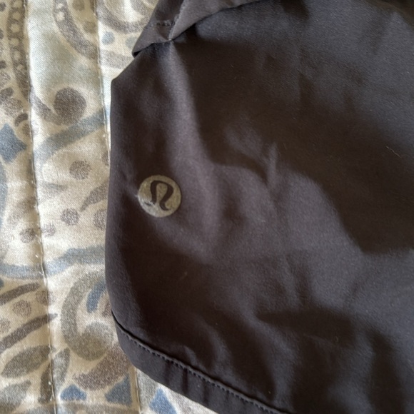 GUC - LuluLemon black short shorts - Picture 4 of 4